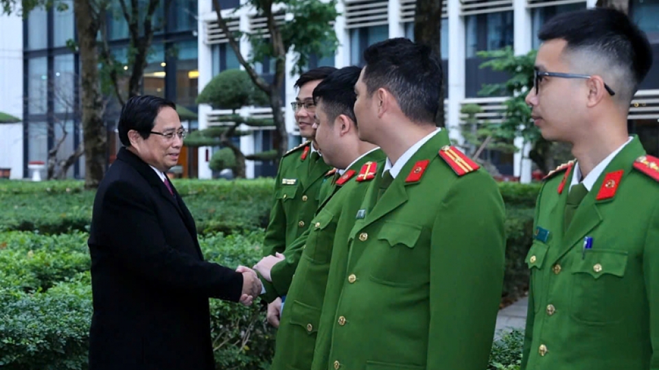 PM Pham Minh Chinh pays Lunar New Year visit to police force